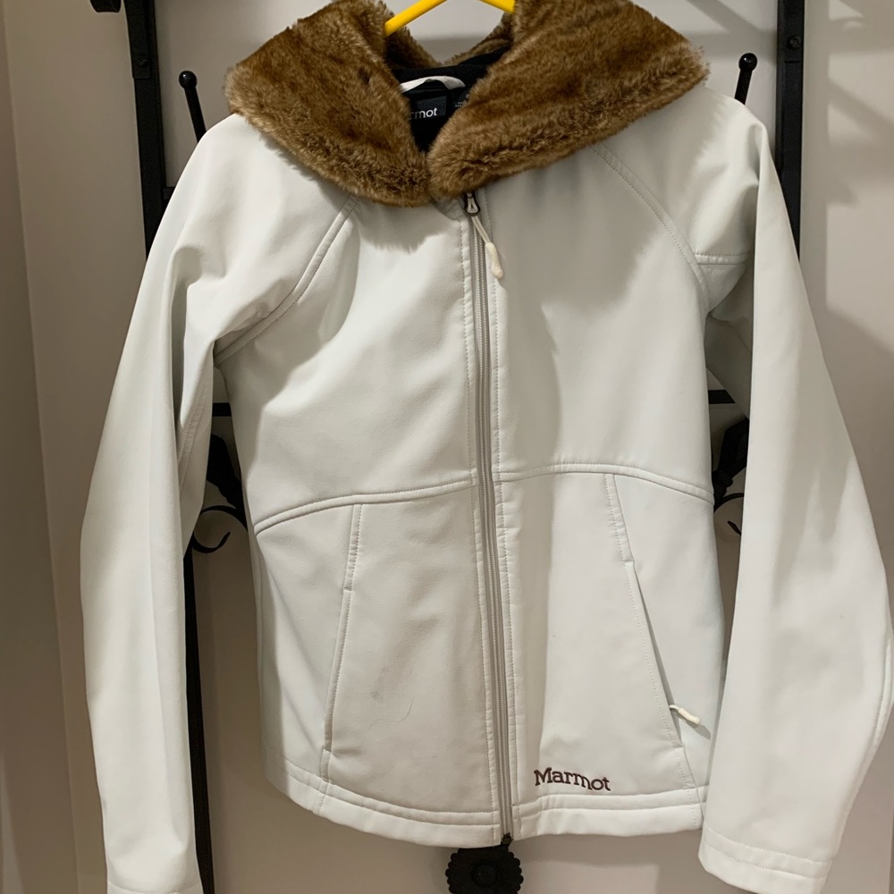 Marmot W’s Softshell Jacket, Size Small. Beige faux fur lined, EUC.